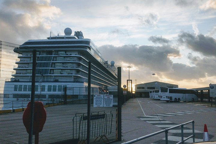 Private transfers to/from Dover Cruise Port and London Gatwick Airport - Photo 1 of 25